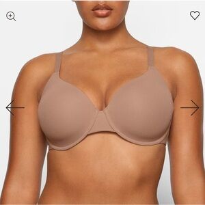 SKIMS Fits Everybody T-Shirt Demi Bra Size 40C Kim Kardashians Padded New Tags